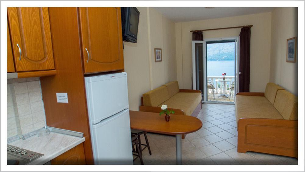 Blue Bay Apartments Sívota エクステリア 写真